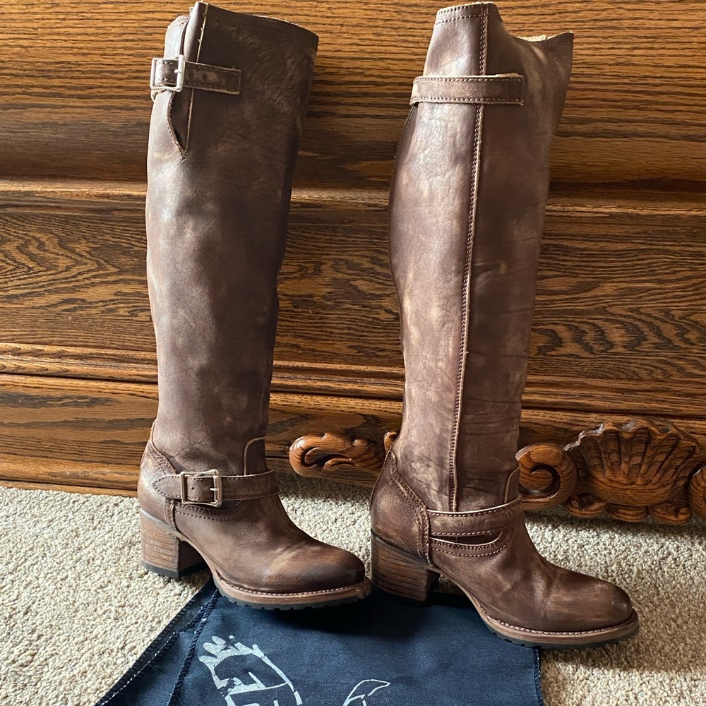 $225.00. Size 7 worn once